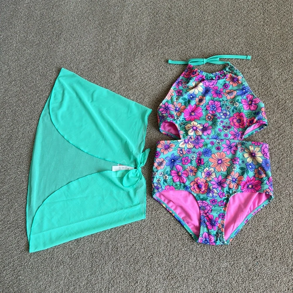 NWT Cat & Jack Girl’s Gingham Floral Cut Out Swimsuit‎ Set - Size: M (8) PLUS